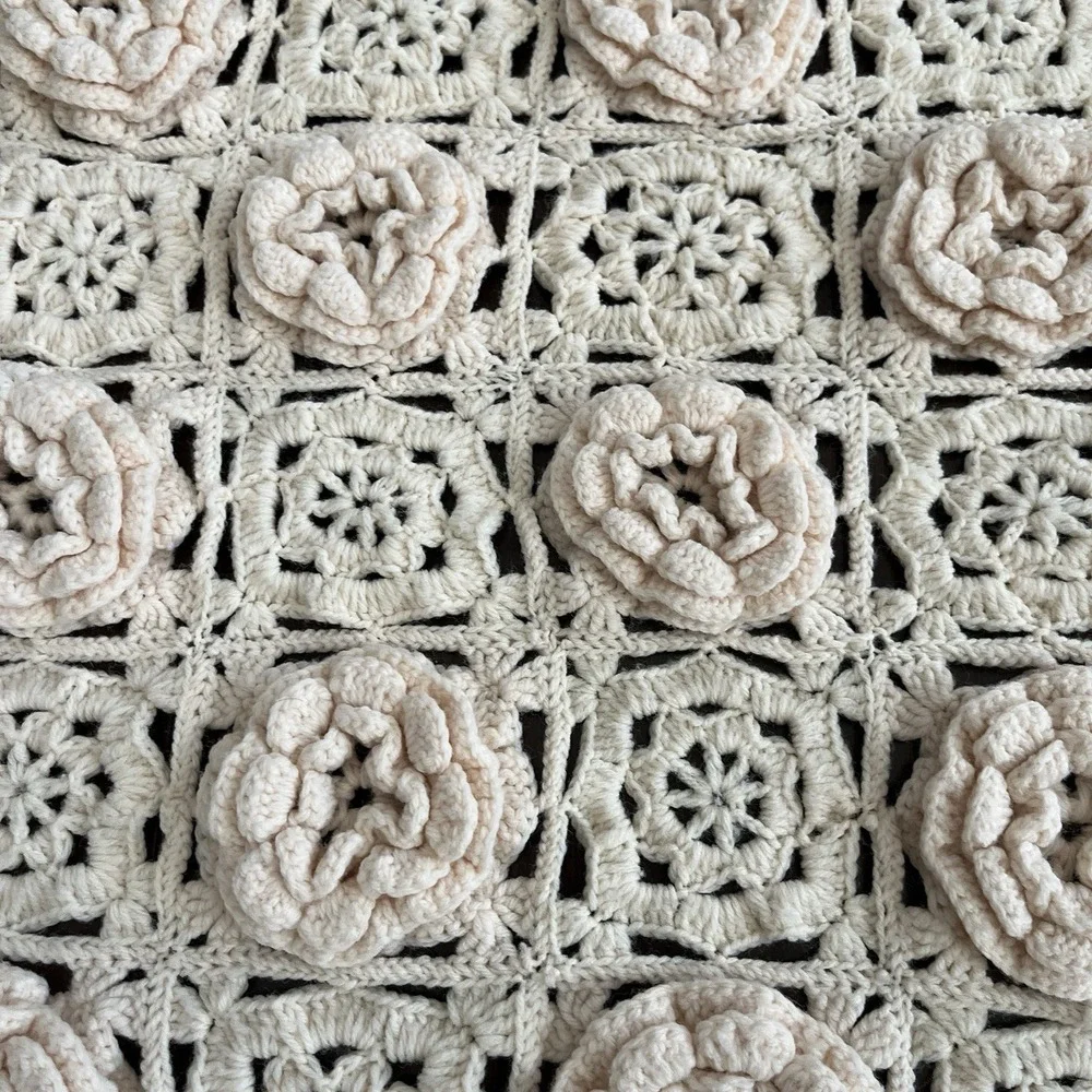 Vintage Crochet Blanket Throw Floral Raised Granny Square Scalloped Beige 61x36